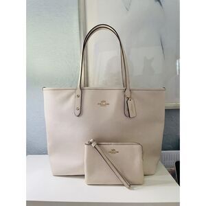 COACH Chalk Pebbled Leather City Tote Shoulder Bag Wristlet
